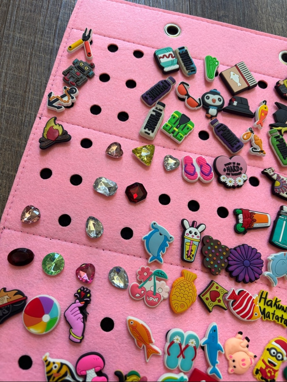 98 croc charms with Felt Display Board for holding - Picture 2 of 7